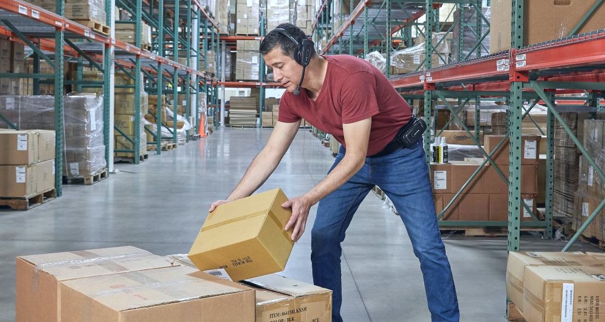 Picking by voice - Ce este și cum vă ajută să optimizați logistica?